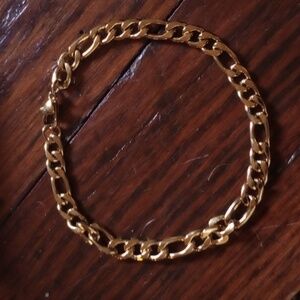 NWT 18 Kt Gold Over 925 Sterling Silver FIGARO Chain Bracelet. 7.5"